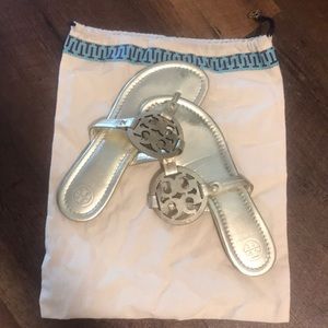 Size 9 tory burch sandals!!